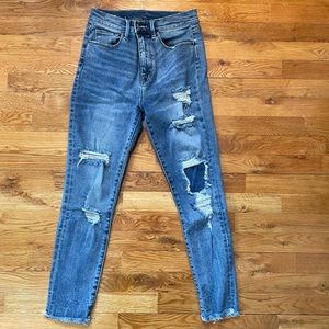 BDG distressed cropped skinny jeans size 27